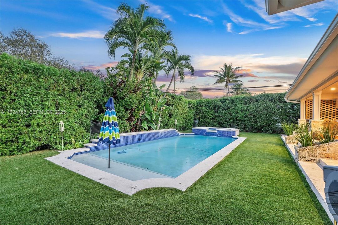 На продажу: $2,000,000 (5 спален, 4 ванн, 2770 Квадратных фут)