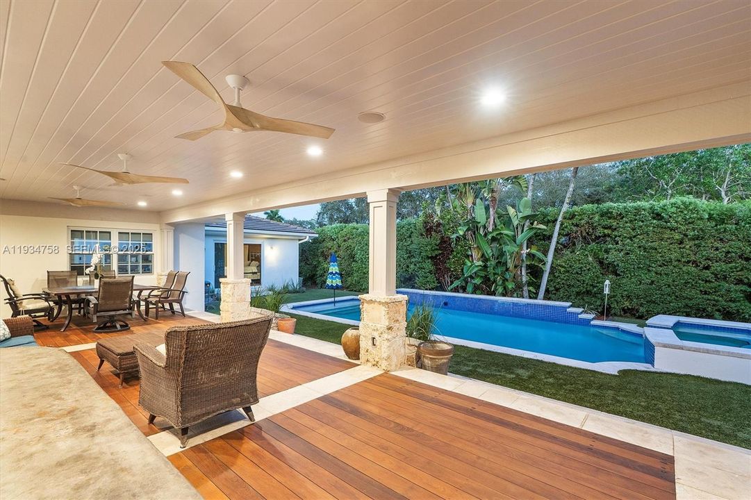 На продажу: $2,000,000 (5 спален, 4 ванн, 2770 Квадратных фут)