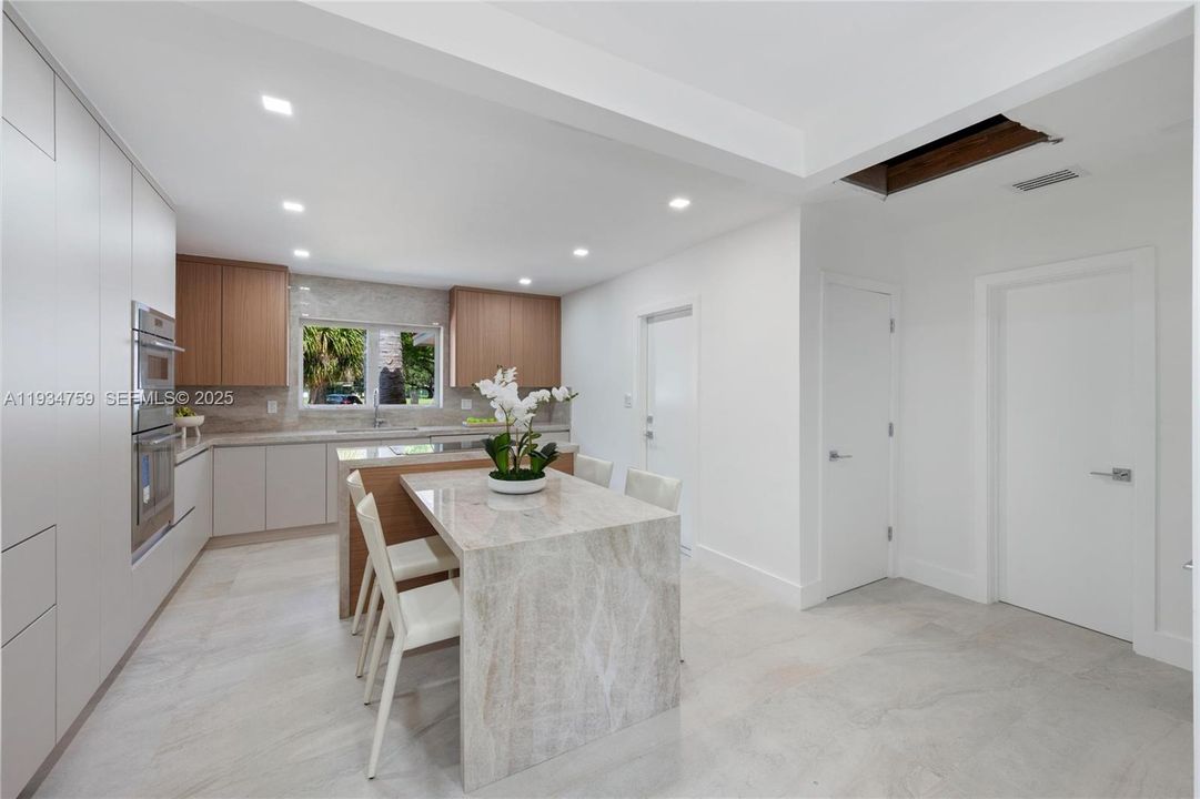 For Rent: $18,000 (4 beds, 3 baths, 2415 Square Feet)