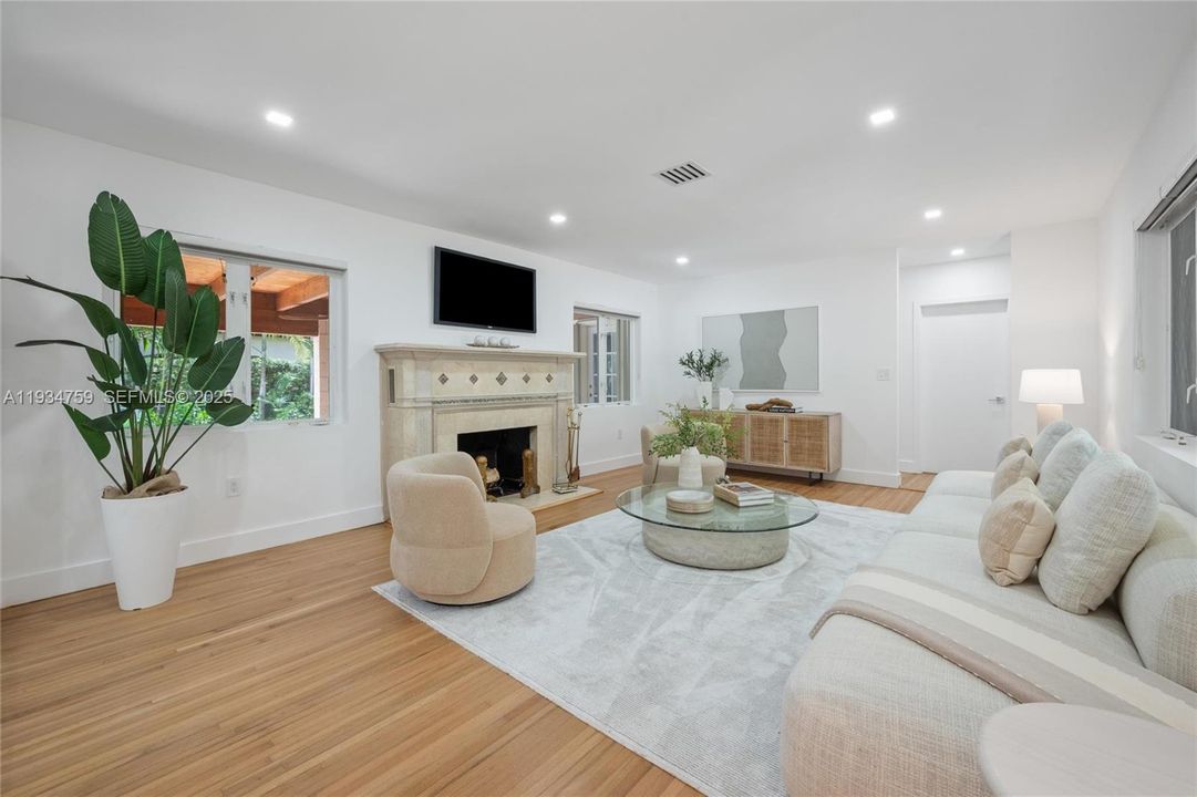 For Rent: $18,000 (4 beds, 3 baths, 2415 Square Feet)