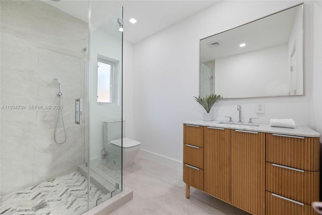 For Rent: $18,000 (4 beds, 3 baths, 2415 Square Feet)