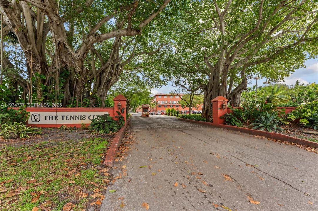 For Sale: $290,000 (3 beds, 2 baths, 1496 Square Feet)