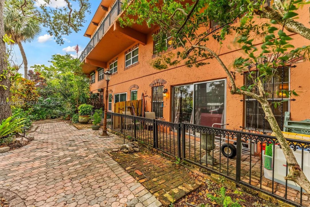 For Sale: $290,000 (3 beds, 2 baths, 1496 Square Feet)