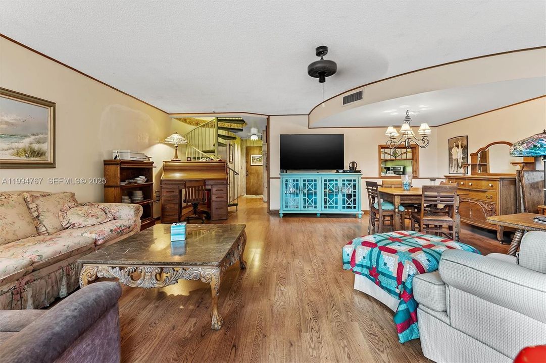 For Sale: $290,000 (3 beds, 2 baths, 1496 Square Feet)