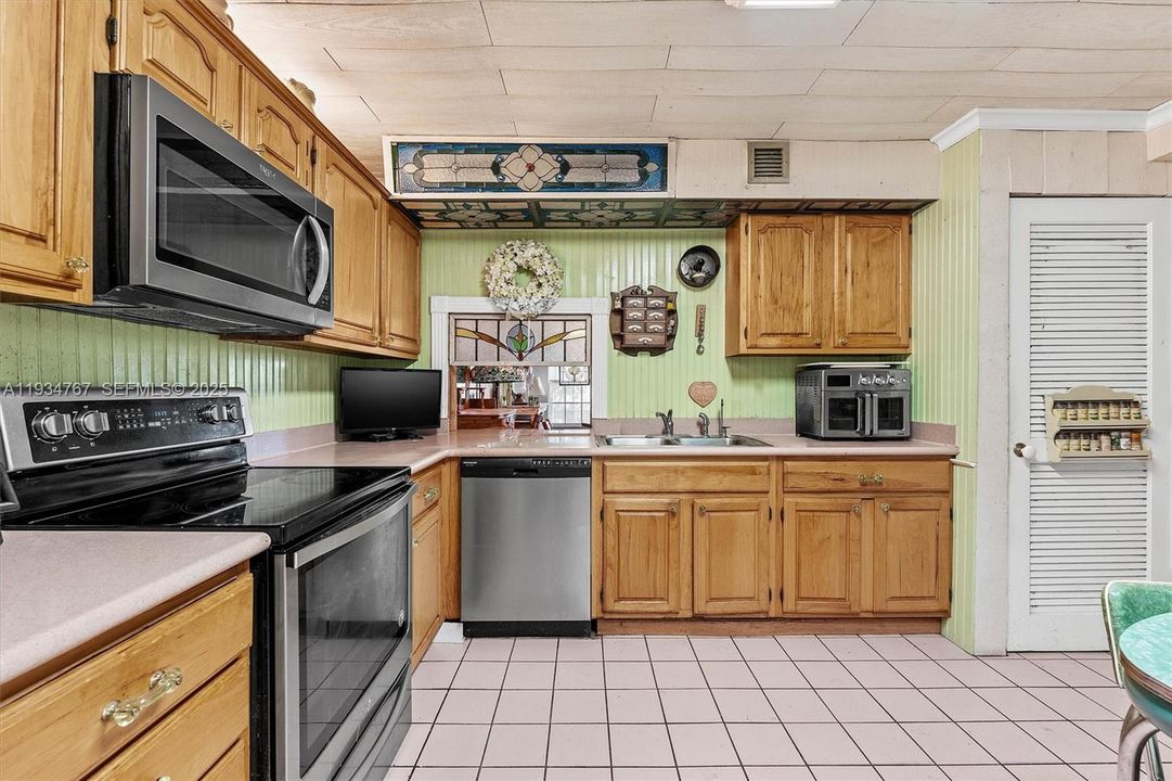 For Sale: $290,000 (3 beds, 2 baths, 1496 Square Feet)