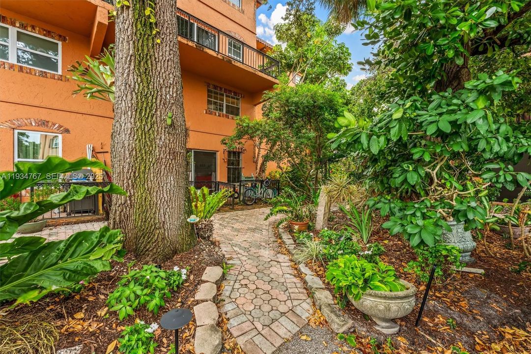 For Sale: $290,000 (3 beds, 2 baths, 1496 Square Feet)