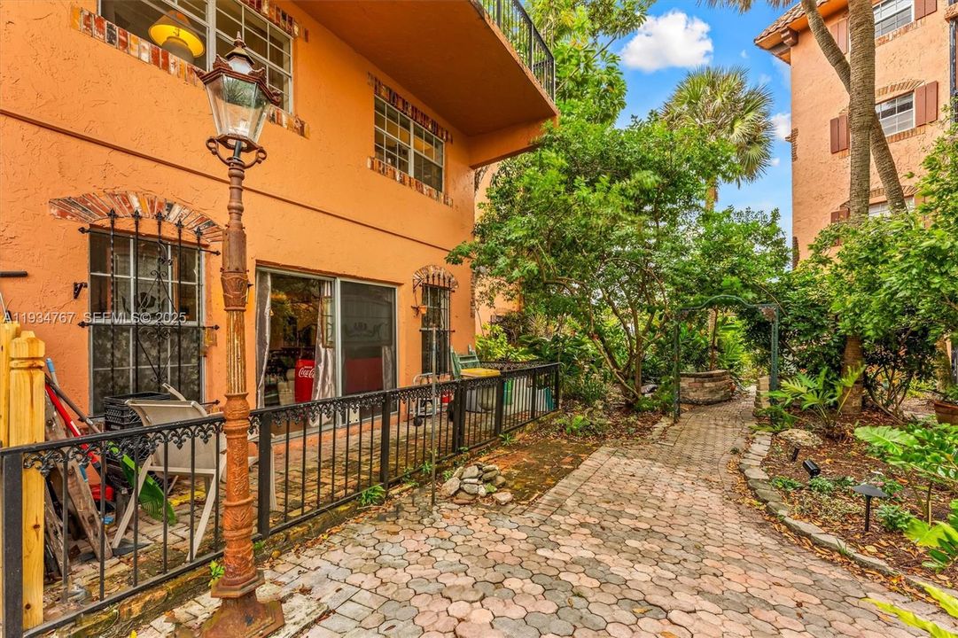 For Sale: $290,000 (3 beds, 2 baths, 1496 Square Feet)