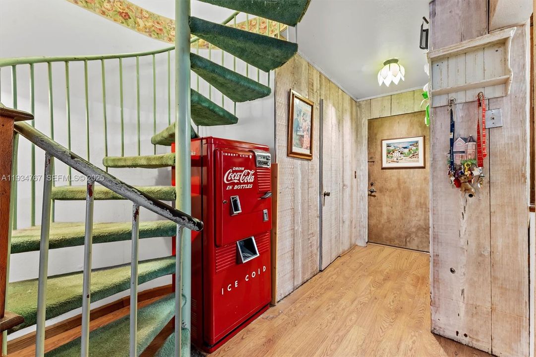 For Sale: $290,000 (3 beds, 2 baths, 1496 Square Feet)