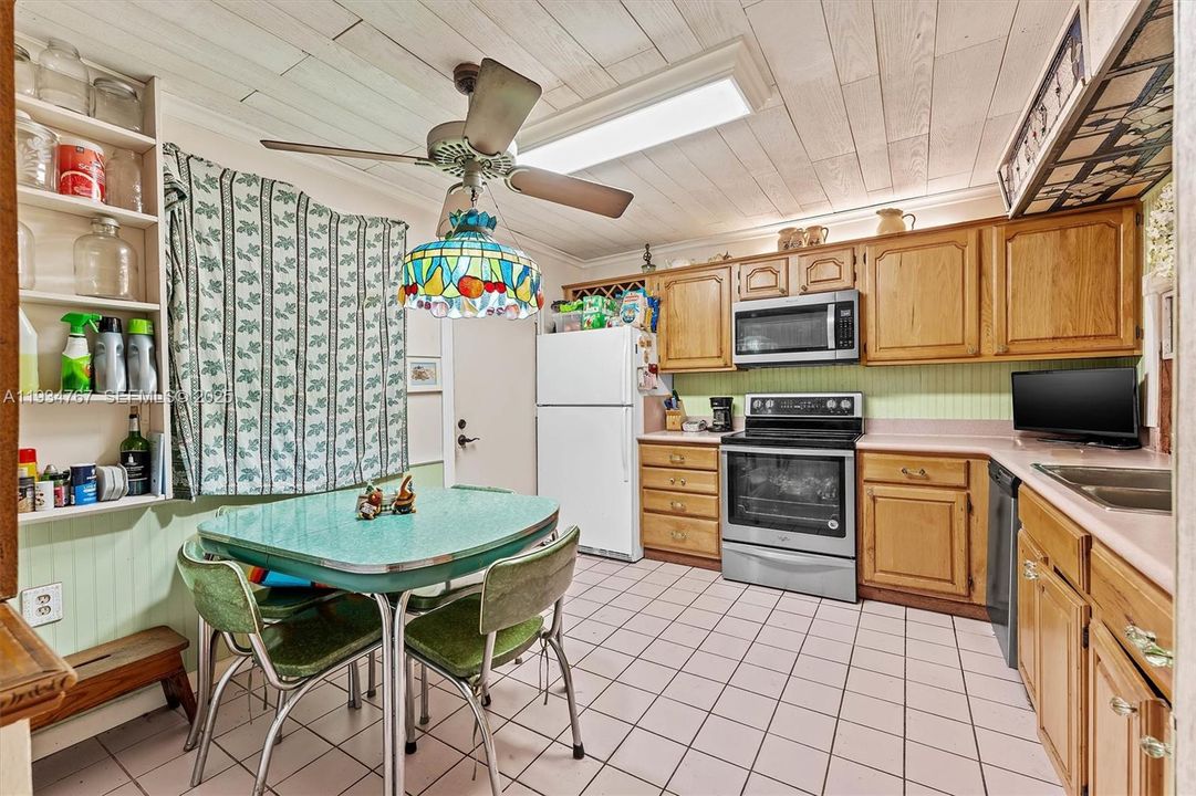 For Sale: $290,000 (3 beds, 2 baths, 1496 Square Feet)