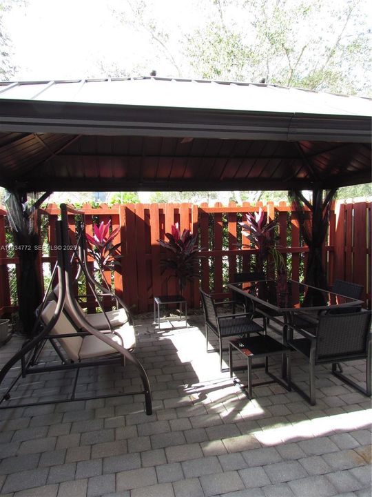 出租: $3,200 (3 贝兹, 2 浴室, 1506 平方英尺)