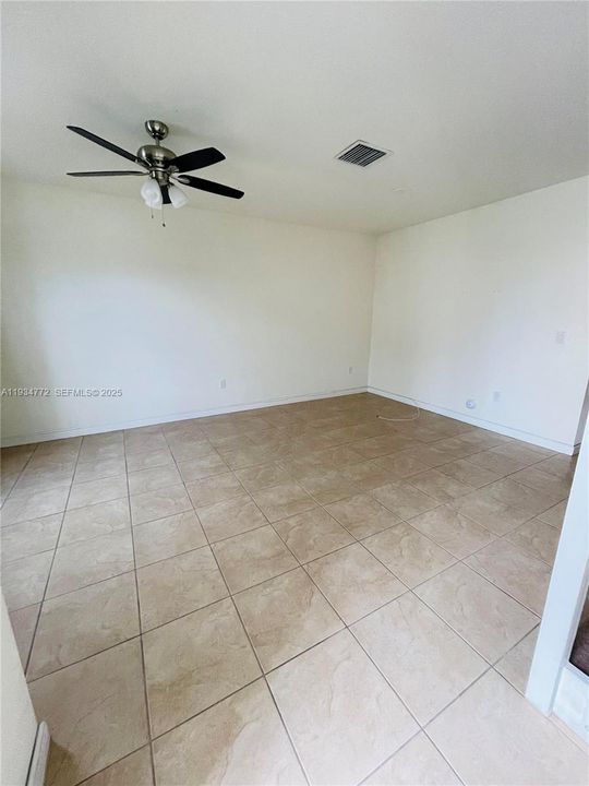 出租: $3,200 (3 贝兹, 2 浴室, 1506 平方英尺)