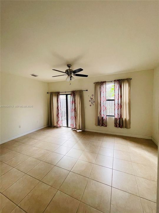 出租: $3,200 (3 贝兹, 2 浴室, 1506 平方英尺)