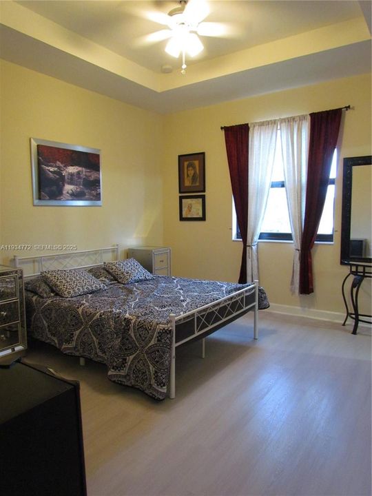 出租: $3,200 (3 贝兹, 2 浴室, 1506 平方英尺)