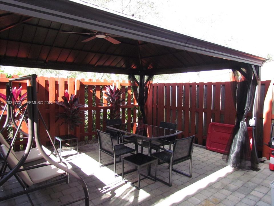 出租: $3,200 (3 贝兹, 2 浴室, 1506 平方英尺)