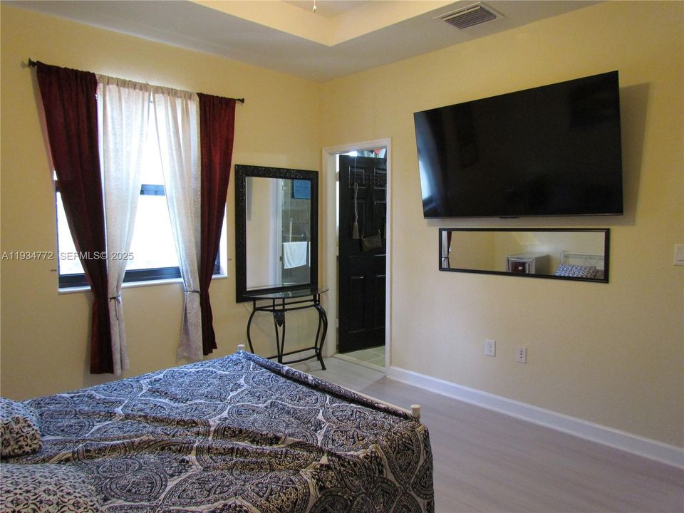 出租: $3,200 (3 贝兹, 2 浴室, 1506 平方英尺)