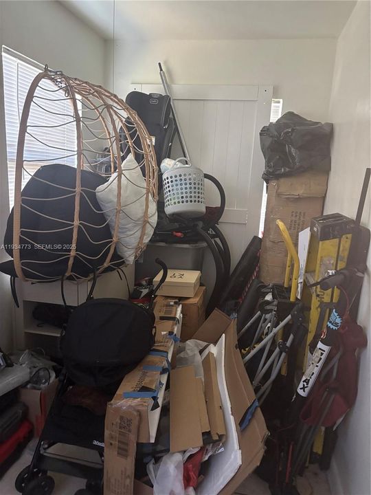 待售: $170,000 (2 贝兹, 1 浴室, 998 平方英尺)