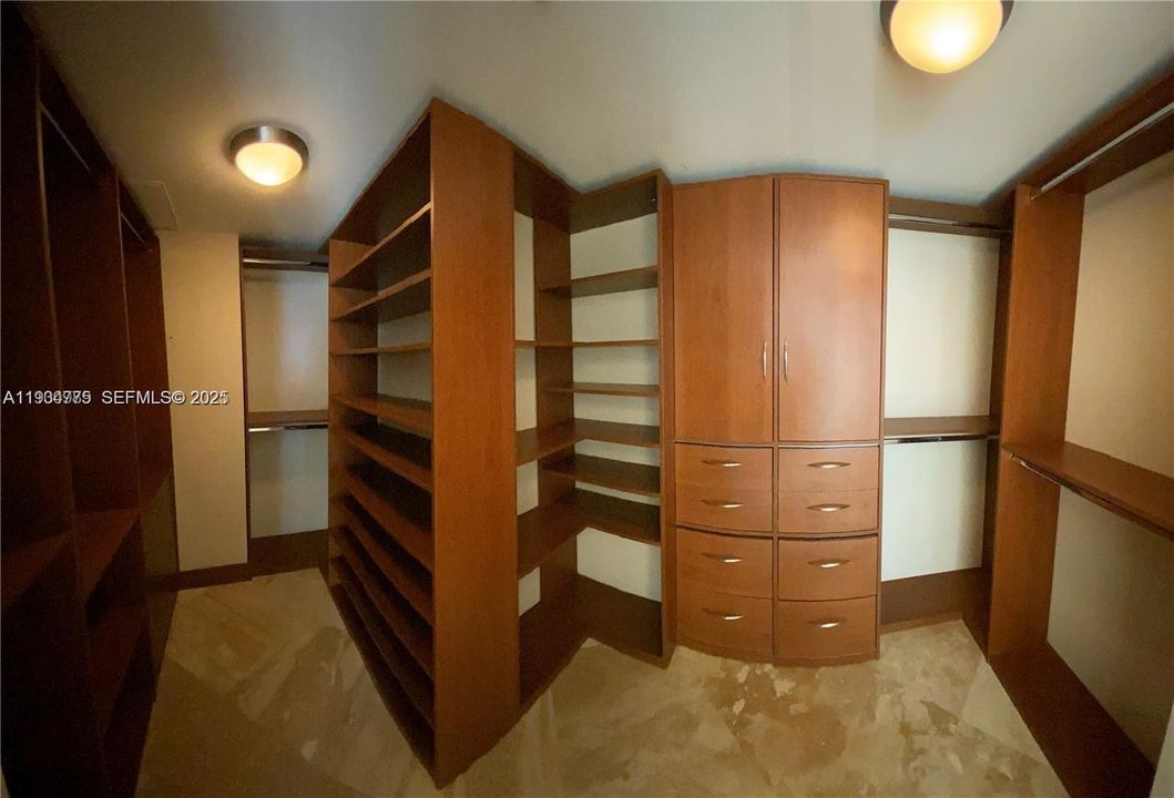 出租: $10,000 (3 贝兹, 3 浴室, 2755 平方英尺)