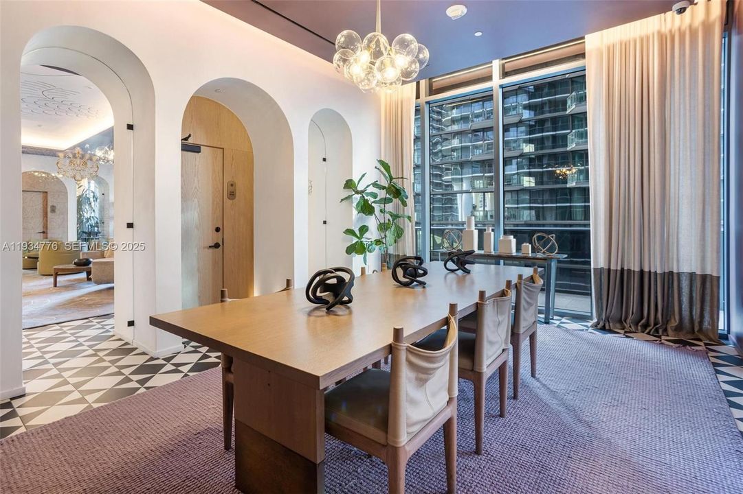 出租: $4,200 (1 贝兹, 2 浴室, 866 平方英尺)