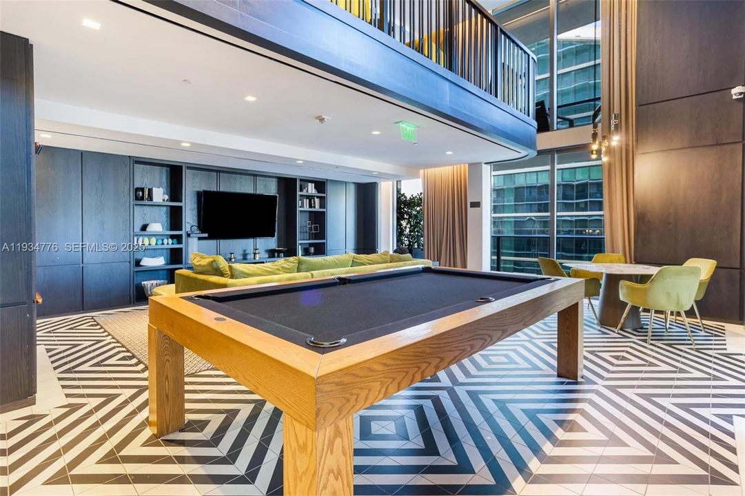 出租: $4,200 (1 贝兹, 2 浴室, 866 平方英尺)