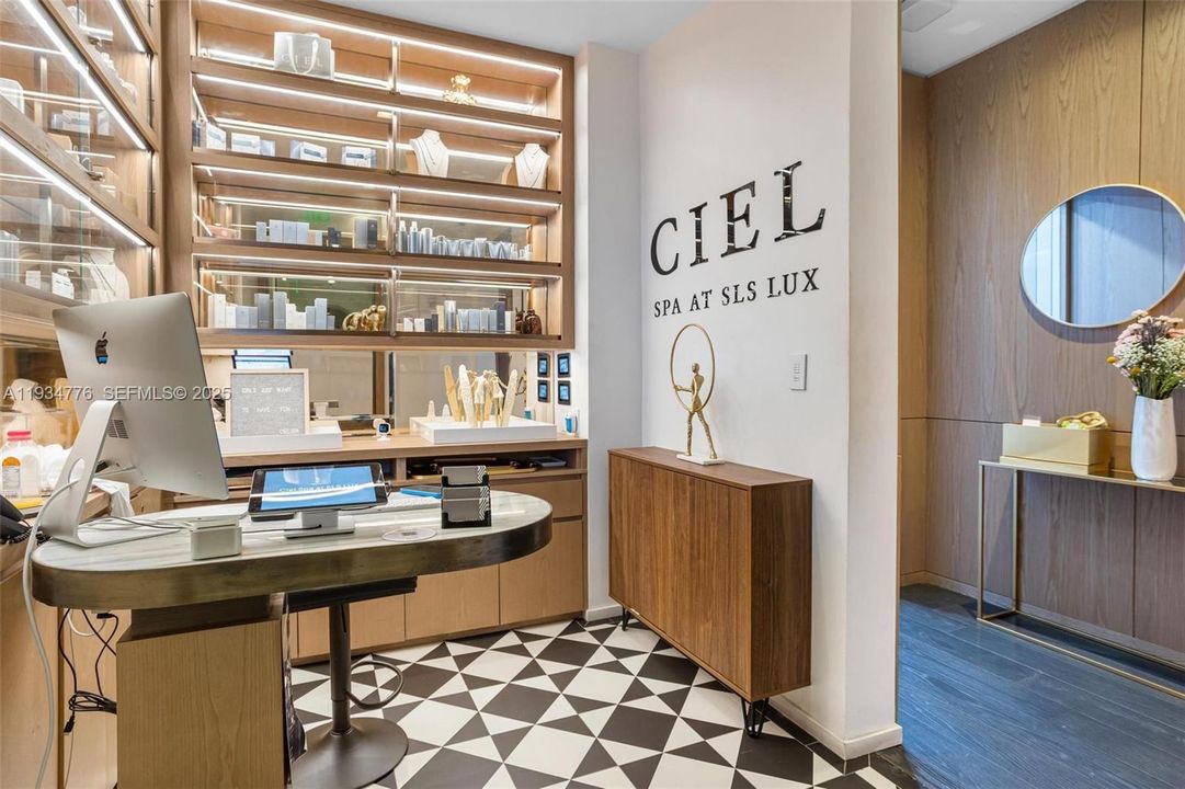 出租: $4,200 (1 贝兹, 2 浴室, 866 平方英尺)