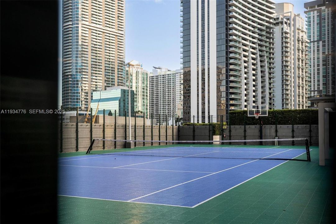 出租: $4,200 (1 贝兹, 2 浴室, 866 平方英尺)