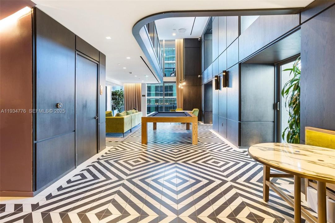 出租: $4,200 (1 贝兹, 2 浴室, 866 平方英尺)