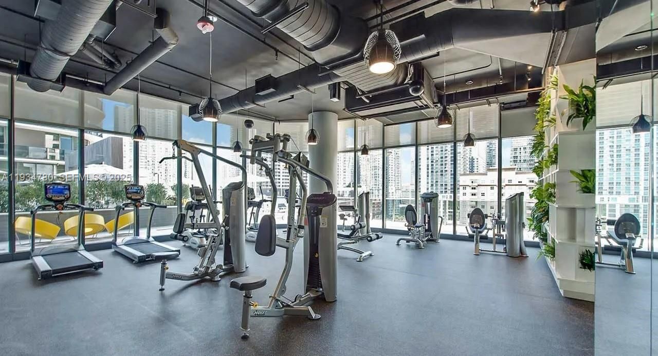 For Sale: $520,000 (1 beds, 1 baths, 756 Square Feet)