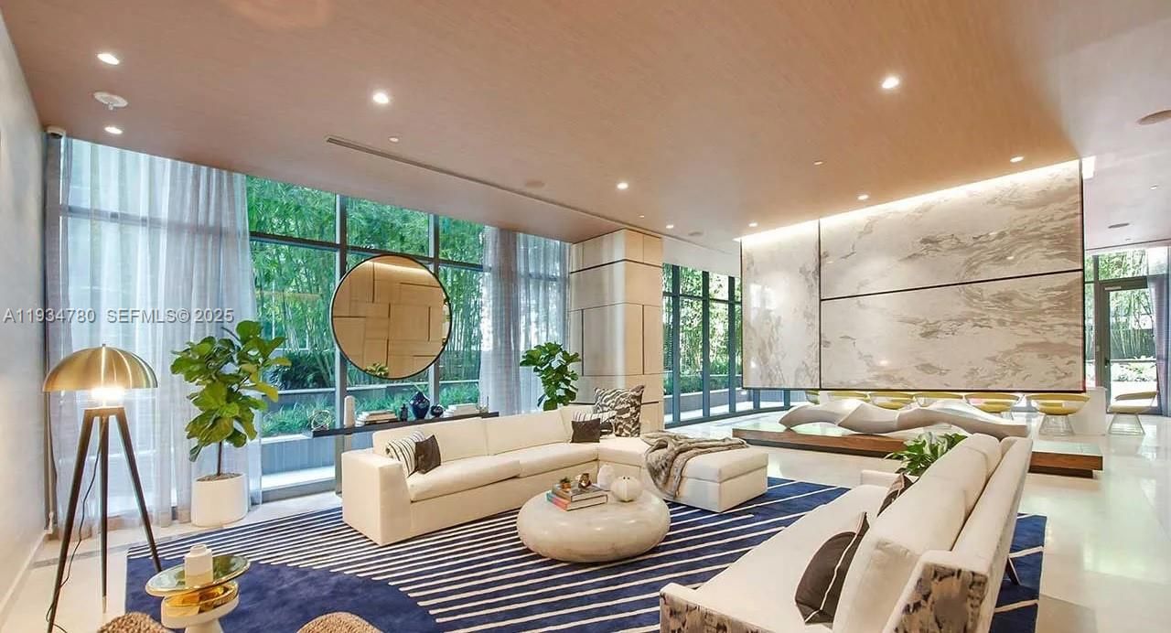 For Sale: $520,000 (1 beds, 1 baths, 756 Square Feet)