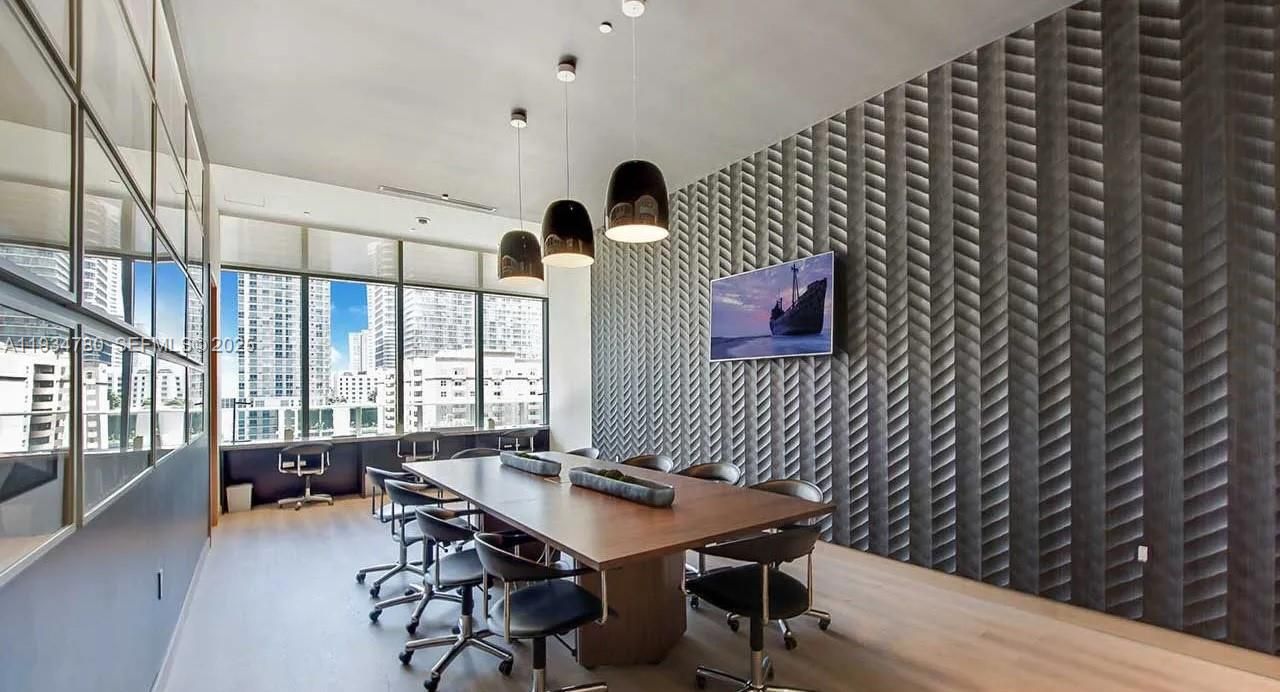 For Sale: $520,000 (1 beds, 1 baths, 756 Square Feet)