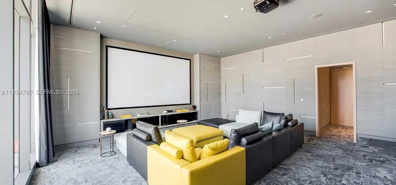 For Sale: $520,000 (1 beds, 1 baths, 756 Square Feet)