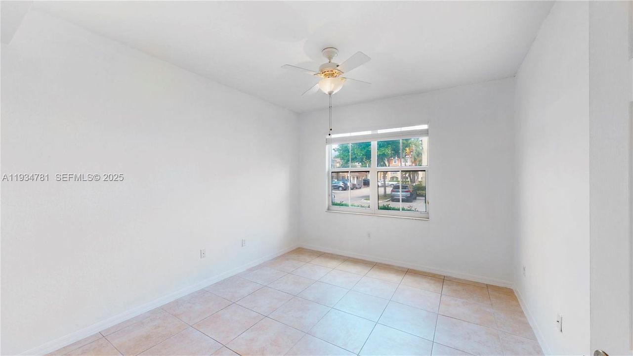 For Rent: $2,900 (3 beds, 2 baths, 1207 Square Feet)