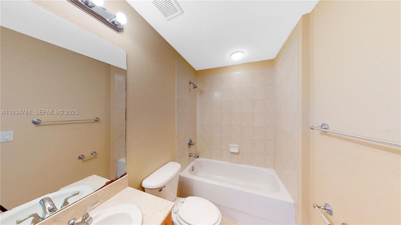 For Rent: $2,900 (3 beds, 2 baths, 1207 Square Feet)