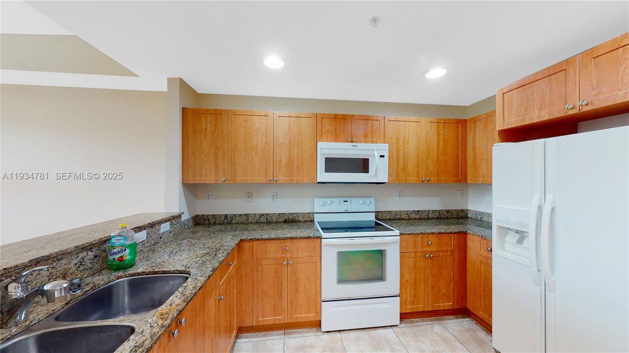 For Rent: $2,900 (3 beds, 2 baths, 1207 Square Feet)