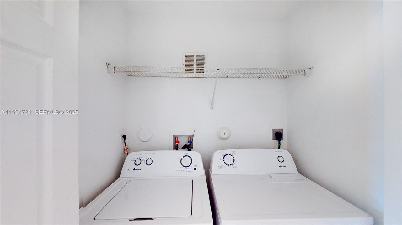 For Rent: $2,900 (3 beds, 2 baths, 1207 Square Feet)