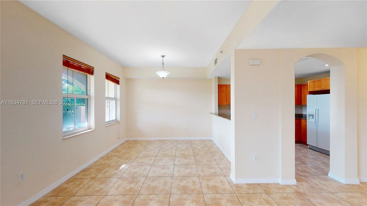 For Rent: $2,900 (3 beds, 2 baths, 1207 Square Feet)