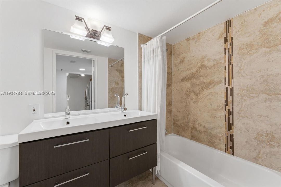 En Venta: $312,000 (2 camas, 2 baños, 903 Pies cuadrados)