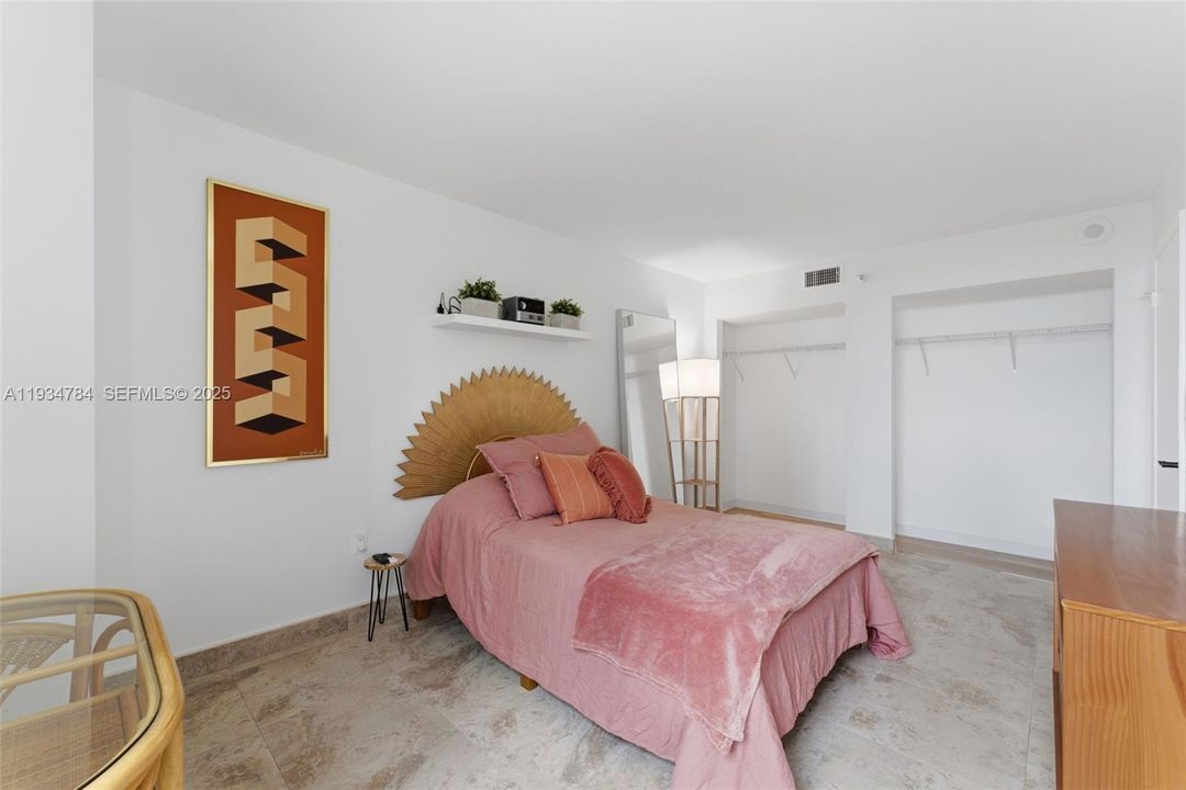 En Venta: $312,000 (2 camas, 2 baños, 903 Pies cuadrados)