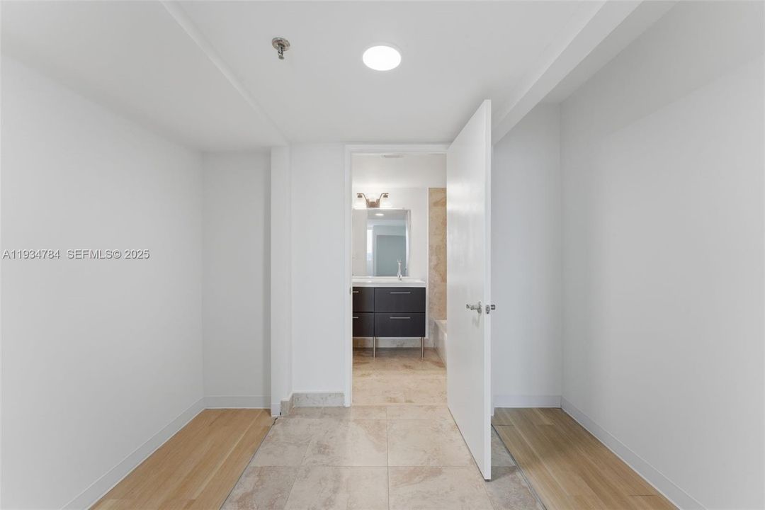 En Venta: $312,000 (2 camas, 2 baños, 903 Pies cuadrados)