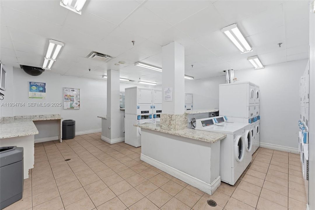 En Venta: $312,000 (2 camas, 2 baños, 903 Pies cuadrados)