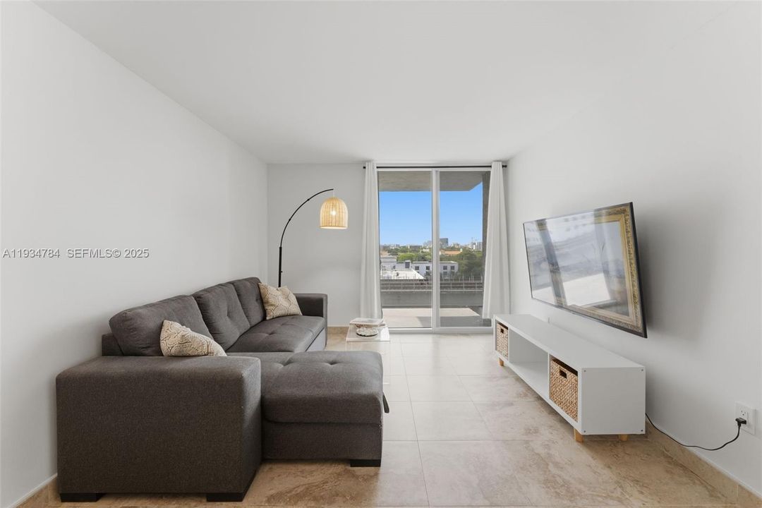 En Venta: $312,000 (2 camas, 2 baños, 903 Pies cuadrados)