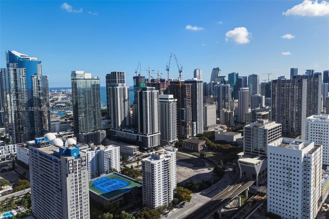 En Venta: $312,000 (2 camas, 2 baños, 903 Pies cuadrados)