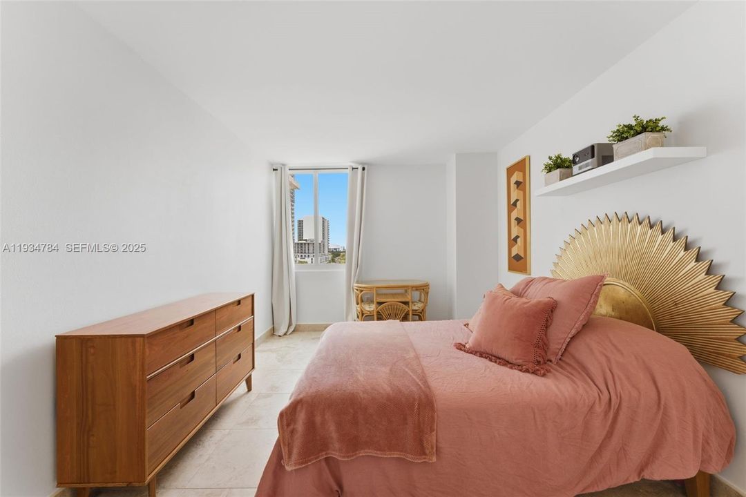 En Venta: $312,000 (2 camas, 2 baños, 903 Pies cuadrados)