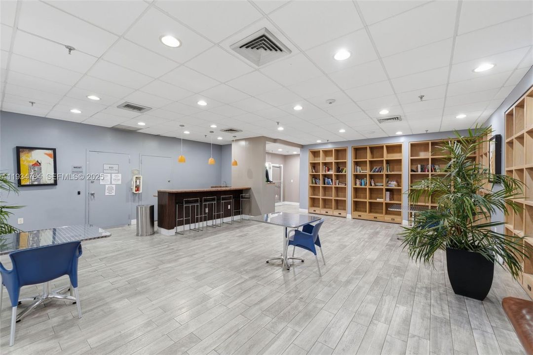 En Venta: $312,000 (2 camas, 2 baños, 903 Pies cuadrados)