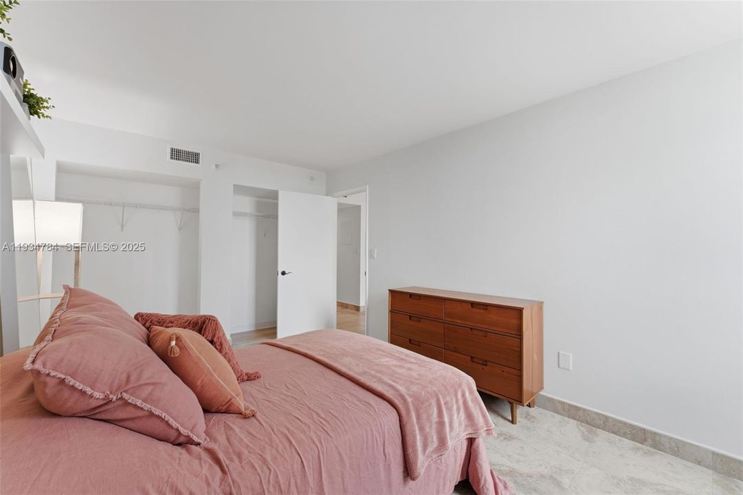 En Venta: $312,000 (2 camas, 2 baños, 903 Pies cuadrados)