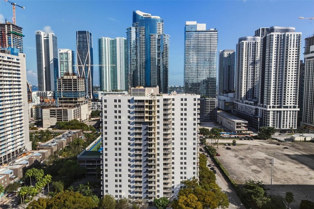 En Venta: $312,000 (2 camas, 2 baños, 903 Pies cuadrados)