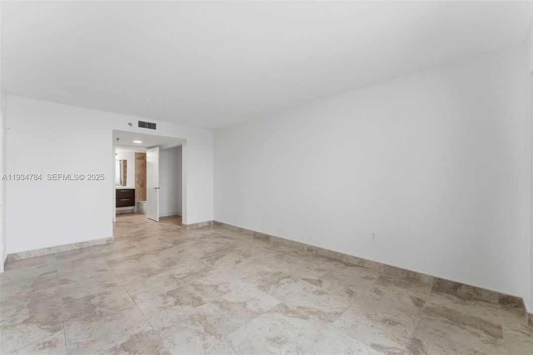 En Venta: $312,000 (2 camas, 2 baños, 903 Pies cuadrados)