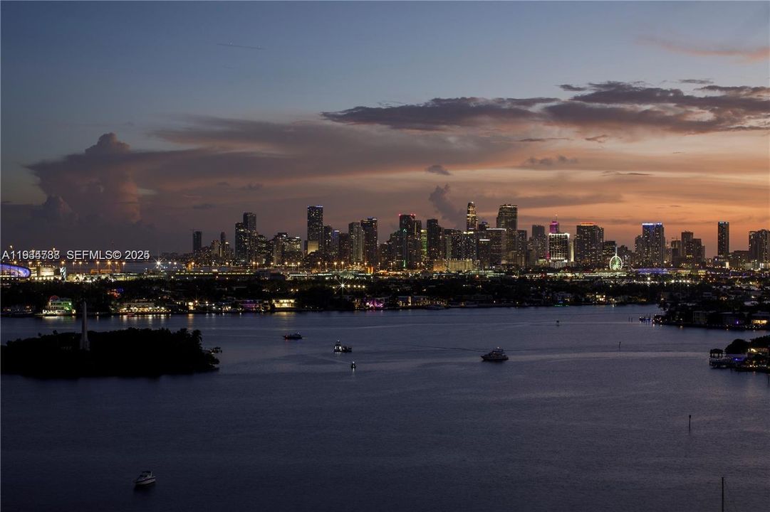 For Sale: $950,000 (2 beds, 2 baths, 1236 Square Feet)