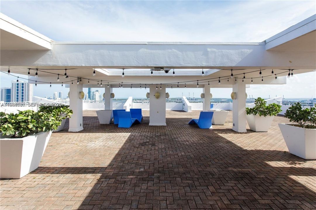 For Sale: $950,000 (2 beds, 2 baths, 1236 Square Feet)