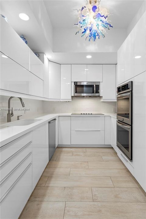 For Sale: $950,000 (2 beds, 2 baths, 1236 Square Feet)