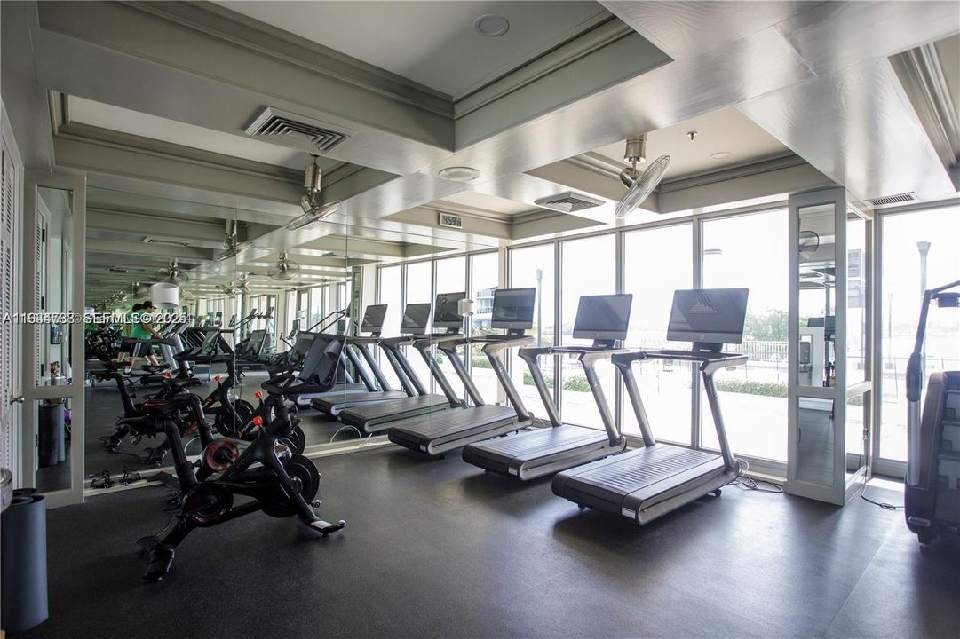 For Sale: $950,000 (2 beds, 2 baths, 1236 Square Feet)